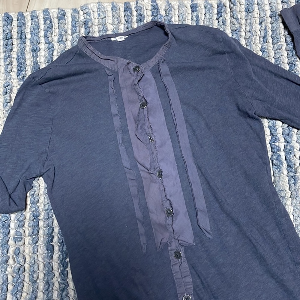 💜J. Crew 💜Cotton Blouse XXS Gray Ruffle Button Detail Soft like T-Shirt! B… - Picture 4 of 16